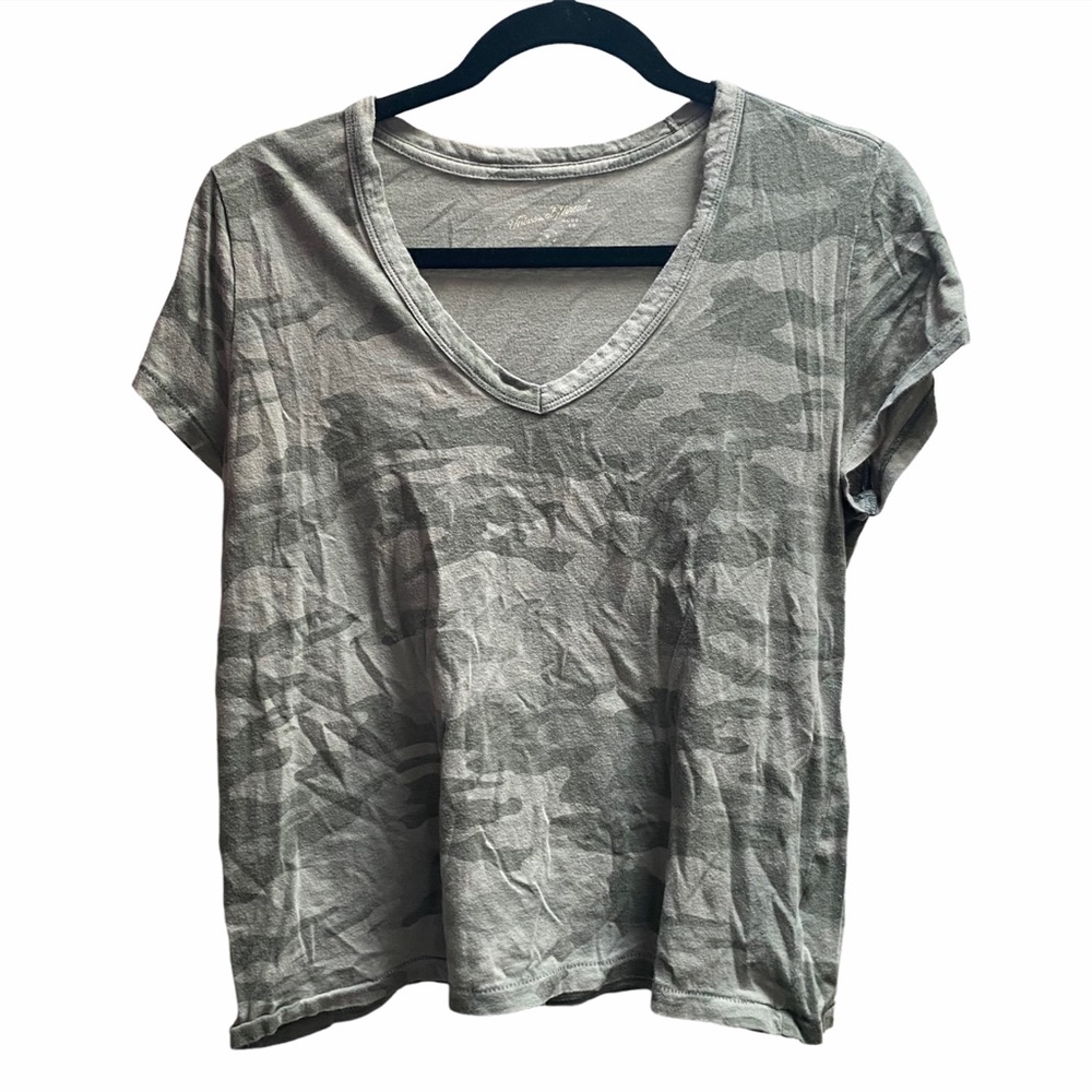 🖤5/$20 Sage Green Camouflage V Neck Tee